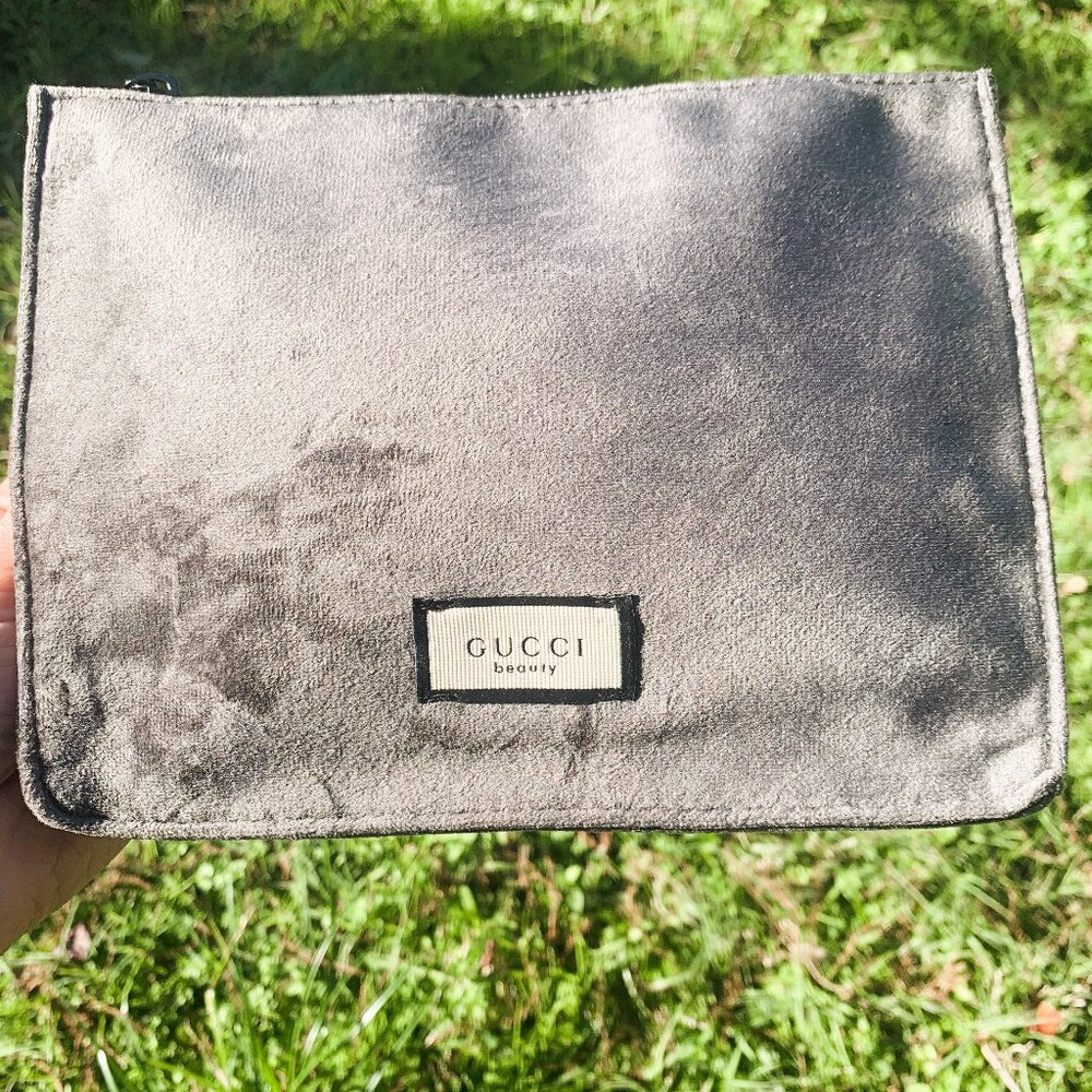 Gucci beauty Velvet Makeup Pouch - Picture 2 of 8
